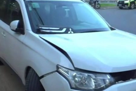 Mulher reage a assalto no Itaigara e arrasta bandidos por dois metros