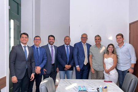 Carlos Muniz recebe apoio das bancadas do União Brasil, PP, PL, PDT, DC e PRD