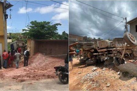Simões Filho: Homem morre ao ser esmagado por caminhão de areia