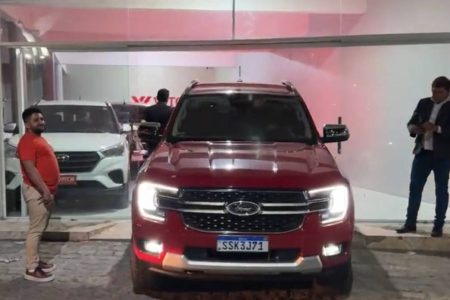 Prefeito perde três carros de luxo após apostar em vitória do seu sucessor