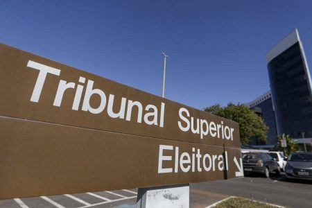 TSE suspende divulgação de pesquisa eleitoral sem registro