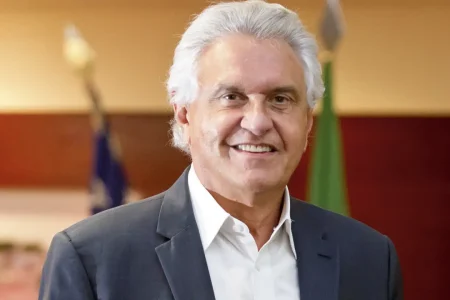 Governadores aliados reagem à prisão de Bolsonaro e criticam decisão de Alexandre de Moraes Governadores aliados reagem à prisão de Bolsonaro e criticam decisão de Alexandre de Moraes