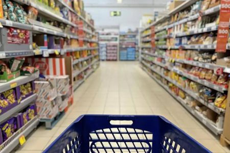 Supermercado em SC é condenado a pagar em dobro pelo trabalho de funcionárias aos domingos