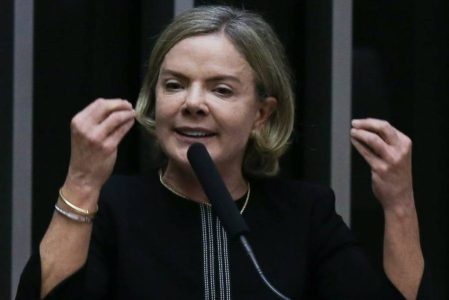 Gleisi diz que governadores de direita querem “intervenção dos EUA” no Brasil