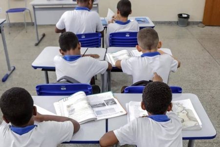 Vereador sugere criação de programa de incentivo a estudantes com bom desempenho escolar em Salvador