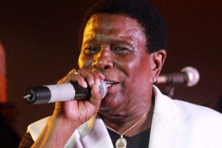 Após 50 anos, Neguinho da Beija-Flor anuncia último desfile em 2025