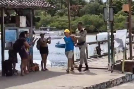 VÍDEO: Israelense é preso em Boipeba suspeito de injúria racial e corrupção