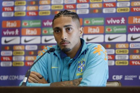 Após empate, Raphinha defende desempenho da Seleção