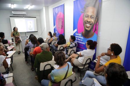 Desemprego recua para 5,3% e Brasil registra recordes no mercado de trabalho