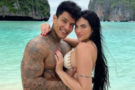 Victor Igoh e Emily Garcia fazem tatuagem com nomes um do outro