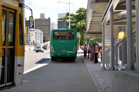 Rodoviários fazem “operação tartaruga” e trânsito pode travar em Salvador nesta terça (5)