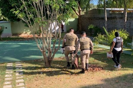 PMs são presos suspeitos de roubar mais de R$130 mil em casa na Bahia