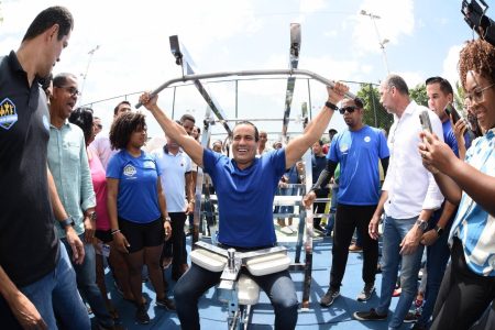 Prefeitura entrega nova unidade da Academia Salvador e espaços para o comércio popular em Narandiba