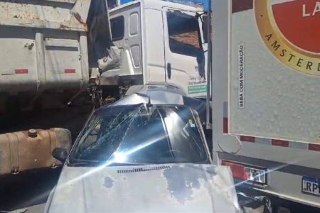 Acidente bloqueia Rua da Areia e causa transtornos em Itapoan