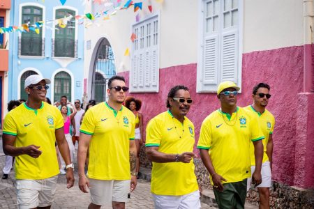 Psirico comemora 2 milhões de visualizações do clipe de Molen-Molen Psirico comemora 2 milhões de visualizações do clipe de Molen-Molen