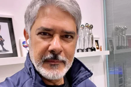 William Bonner se irrita com barulho da Casa Branca durante o JN
