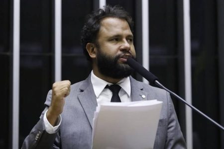Psol lança candidatura do deputado Pastor Henrique Vieira à presidência da Câmara Psol lança candidatura do deputado Pastor Henrique Vieira à presidência da Câmara