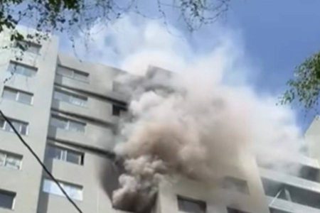 Vídeo: incêndio atinge apartamento na Pituba e prédio é evacuado
