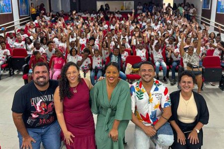 Pré-FLITA promove encontro entre escritores e estudantes em Aratuípe
