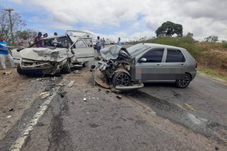 Acidente na BA-026 deixa um morto e cinco feridos, incluindo bebê de 3 meses