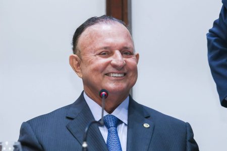 Adolfo Menezes é indicado para vice-liderança do governo na Alba Adolfo Menezes é indicado para vice-liderança do governo na Alba
