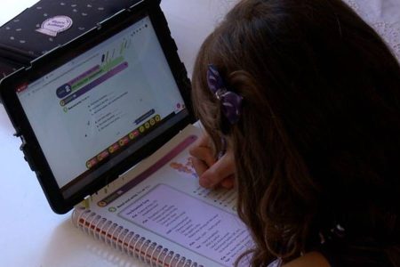 Nove a cada dez brasileiros têm acesso à internet em casa