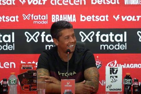 Carpini ‘repreende’ pergunta de jornalista em coletiva: “lá ele mil vezes”