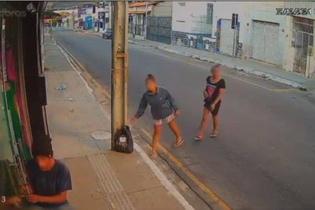 Grupo arromba loja e rouba notebook no centro de Vitória da Conquista