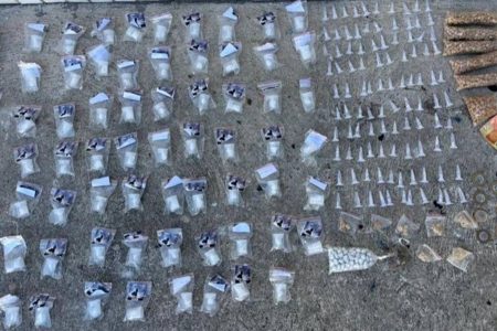 Homem preso com quase mil porções de drogas em Pernambués