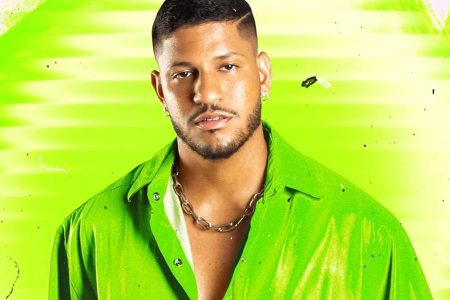 Presente de Natal: conheça o single de Adriel, compositor de sucesso com apenas 22 anos