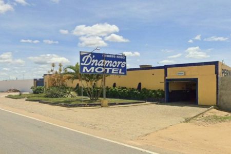 Homem morre em confronto com a PM após manter ex-mulher e filhos reféns em motel na Bahia