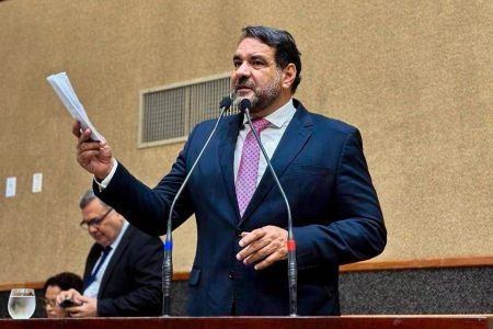 Alan Sanches propõe obstrução na Alba contra urgência em projetos do governo e critica volume de empréstimos Alan Sanches propõe obstrução na Alba contra urgência em projetos do governo e critica volume de empréstimos