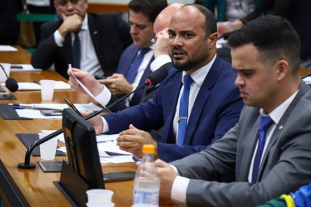 Comissão da Câmara aprova projeto que garante 40 dias de licença-paternidade a policiais e bombeiros militares