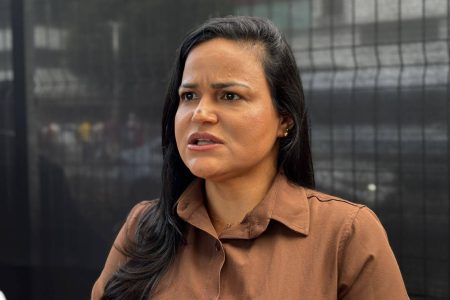 Débora Regis repudia feminicídio em Lauro de Freitas: “Nenhuma mulher merece ter sua vida interrompida pela violência” Débora Regis repudia feminicídio em Lauro de Freitas: “Nenhuma mulher merece ter sua vida interrompida pela violência”