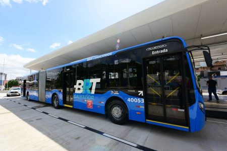 Mulher é perseguida e homem é preso na Estação do BRT Rio Vermelho Mulher é perseguida e homem é preso na Estação do BRT Rio Vermelho