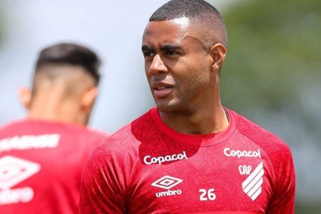 Bahia avança para contratar Erick, volante do Athletico Paranaense