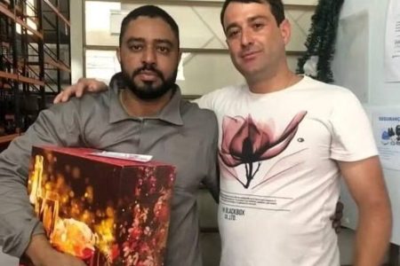 Funcionário mata patrão esfaqueado após ser demitido em confraternização de empresa