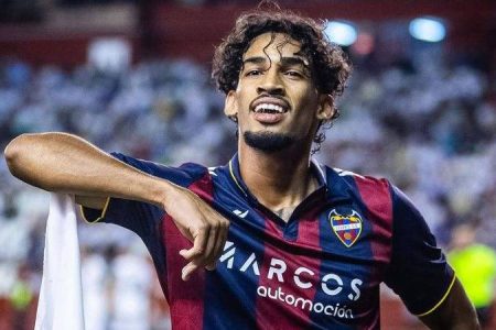 Vitória acerta proposta para trazer Fabrício Santos de volta do Levante por €500 mil