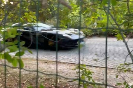 Ferrari causa treta em condomínio de luxo em Praia do Forte