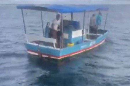 Pescadores de Praia do Forte são resgatados após mais de 30 horas à deriva no mar