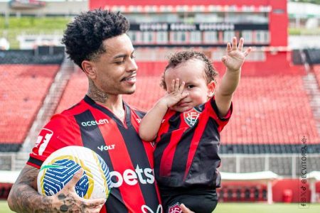 Filho de Mateuzinho sofre ataques virtuais, Vitória e jogador se manifestam
