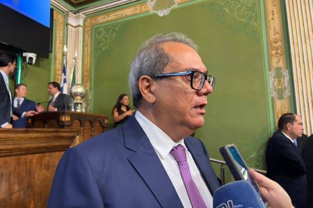 “Um homem extraordinário”, diz Muniz em nota sobre a morte do Papa Francisco “Um homem extraordinário”, diz Muniz em nota sobre a morte do Papa Francisco
