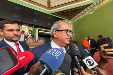 Aliados especulam que Muniz será candidato no lugar do filho