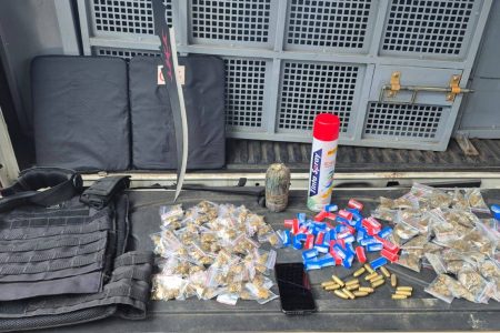 Após confronto em Itapuã, Polícia apreende drogas e armamento