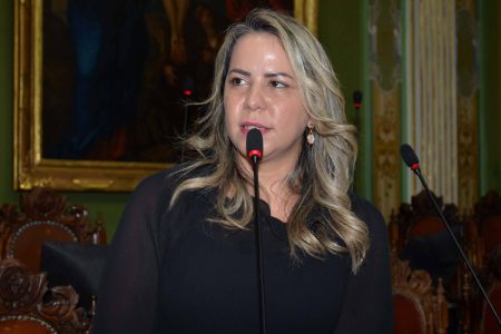 Após anúncio de afastamento, Câmara oficializa licença de 15 dias para Débora Santana após filho atropelar corredor Após anúncio de afastamento, Câmara oficializa licença de 15 dias para Débora Santana após filho atropelar corredor