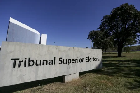TSE empossa dois novos ministros indicados por Lula TSE empossa dois novos ministros indicados por Lula