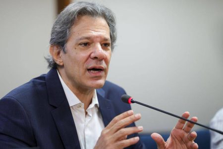 Haddad diz que sanção dos EUA a Moraes é resultado de desinformação sobre democracia brasileira Haddad diz que sanção dos EUA a Moraes é resultado de desinformação sobre democracia brasileira