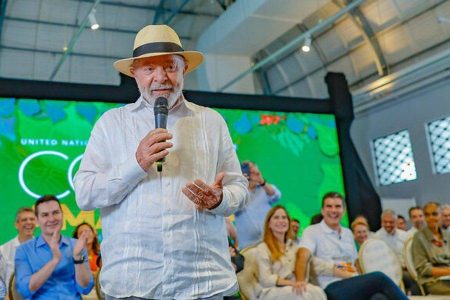 Em meio à alta nos preços, Lula diz que tem comido ovos de ema e pata