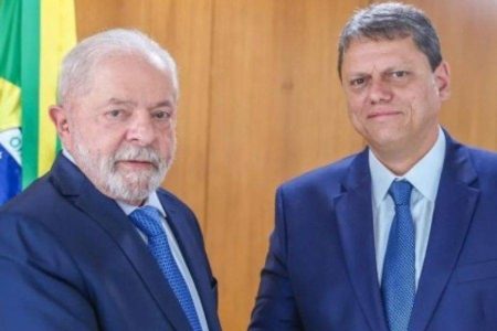 Pesquisa aponta empate técnico entre Lula e Tarcísio em 2° turno; presidente lidera outros cenários