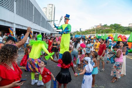Bailinho do Bloco Happy reúne famílias e agita prévia do Carnaval 2025